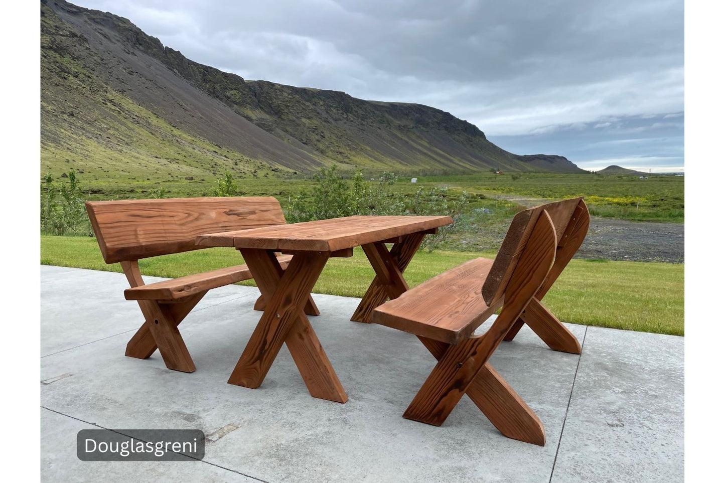 Fallegt og stílhreint garðsett með fallegu náttúrulegum viðarlínum