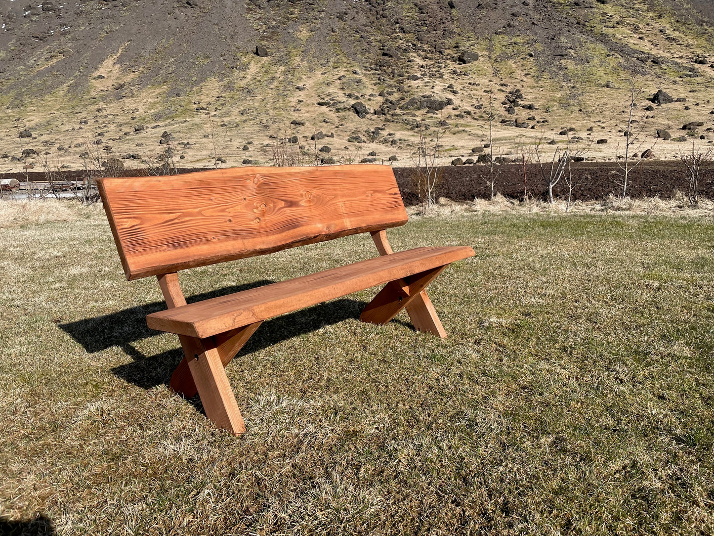 Glúmur með Krossfótum – Sterkur garðbekkur 160cm