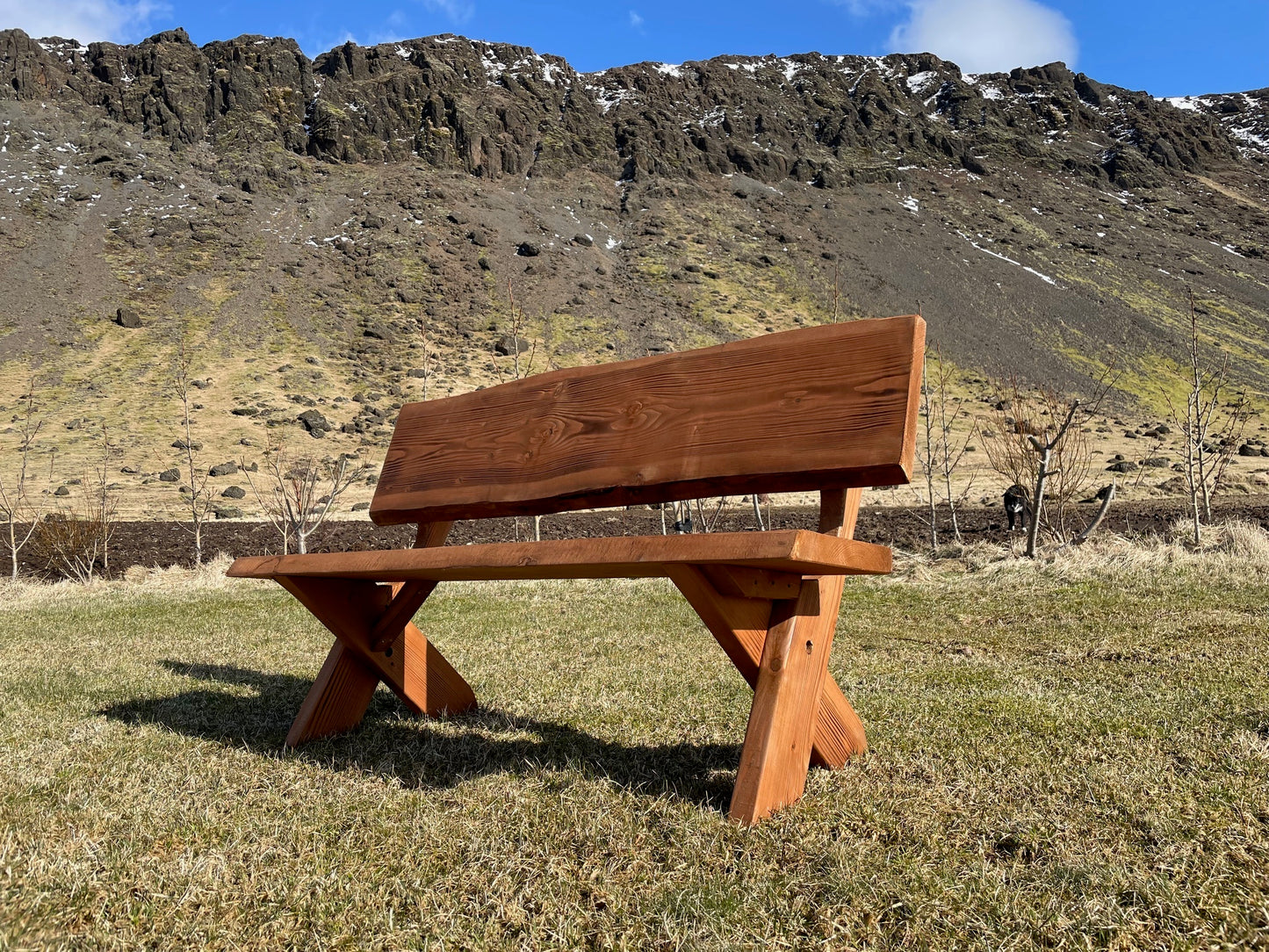 Glúmur með Krossfótum – Sterkur garðbekkur 160cm