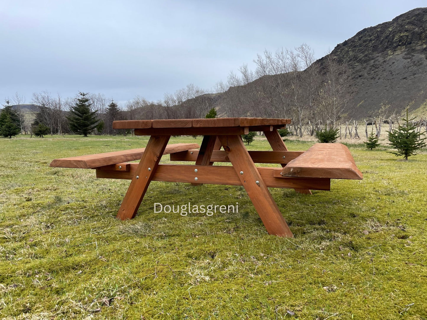 Höskuldur – borðbekkur úr harðviði – 175 cm