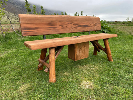 Egill-Ölver – Garðbekkur með ölgeymslu, örmum og rúnuðum fótum – 160 cm
