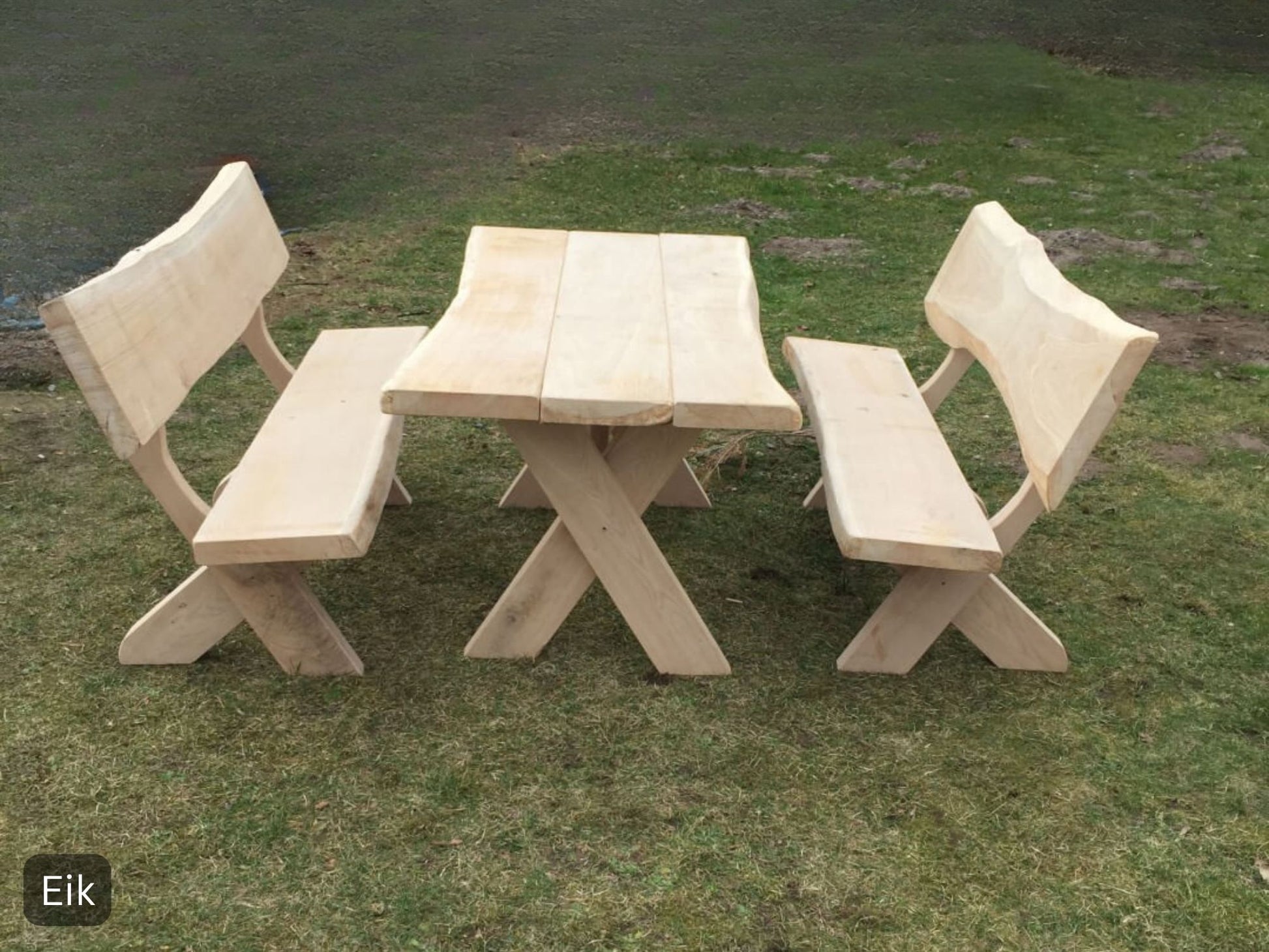 Útihúsgögn úr eik – Unnur garðsett með krossfótum og fallegri viðaráferð, vönduð handsmíði úr eðalvið.