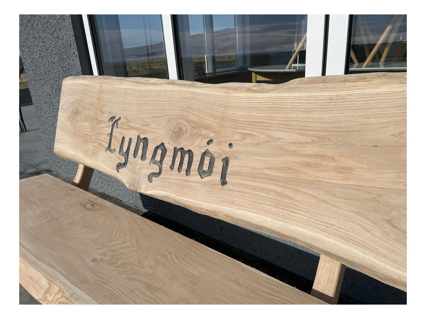 Glúmur bekkur úr evrópskri eik – Handsmíðaður í Danmörku, í klassískum norrænum stíl fyrir íslenskar aðstæður.