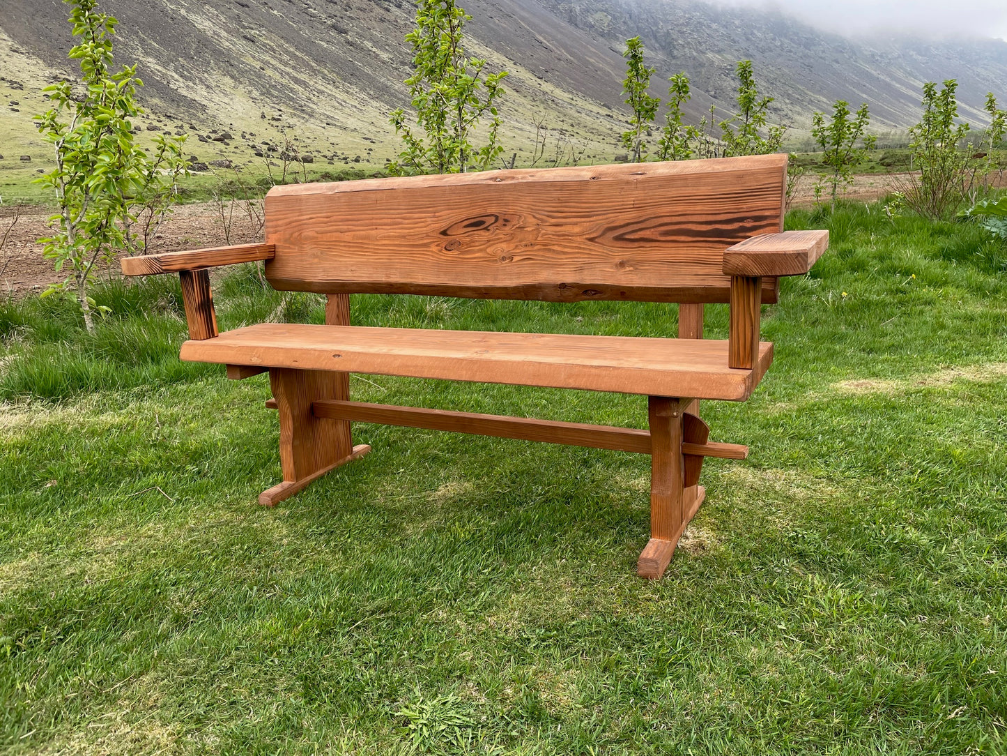 Kveld-Úlfur með örmum og gaflfætur – 160cm