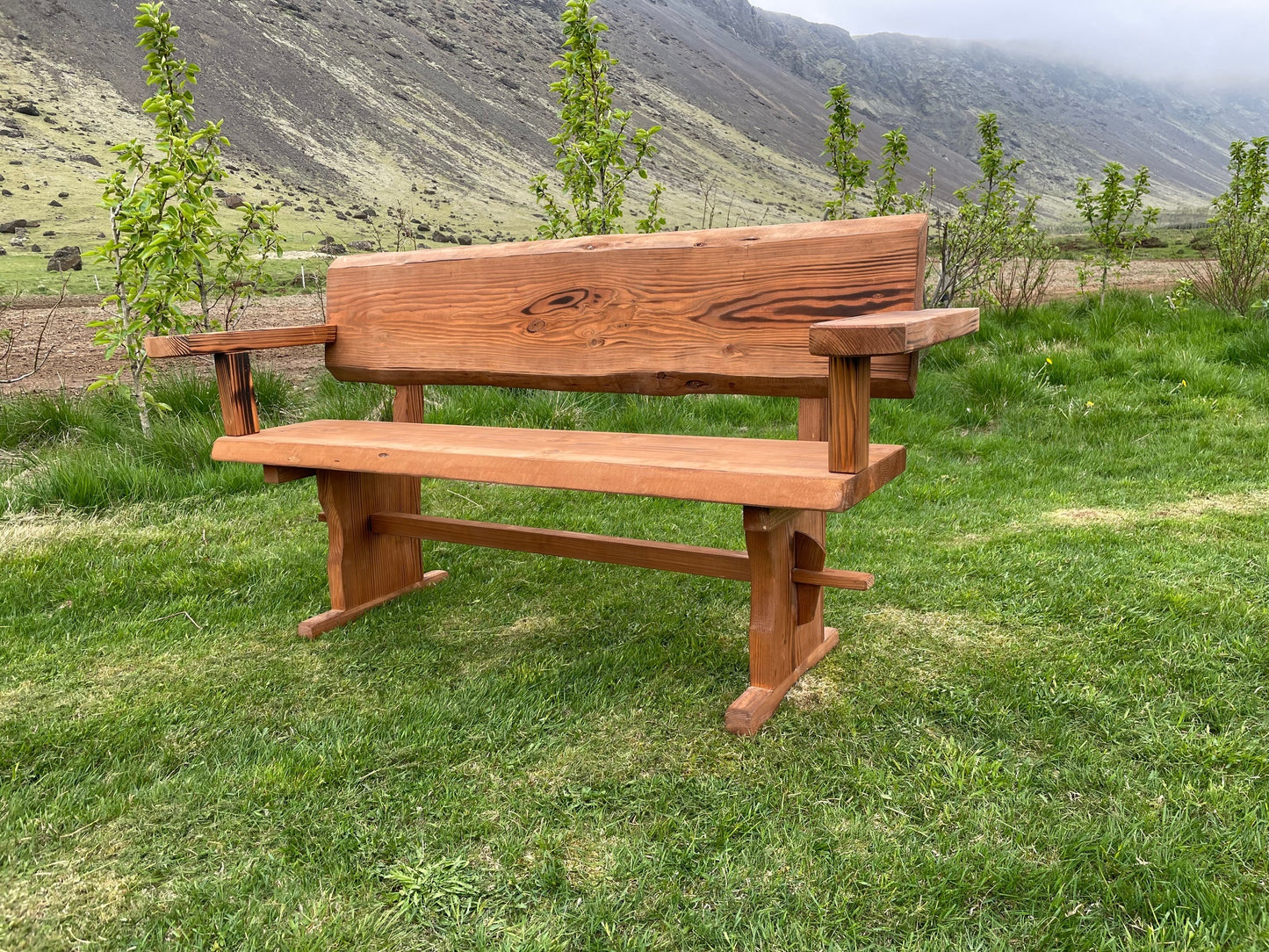 Kveld-Úlfur með örmum og gaflfætur – 160cm