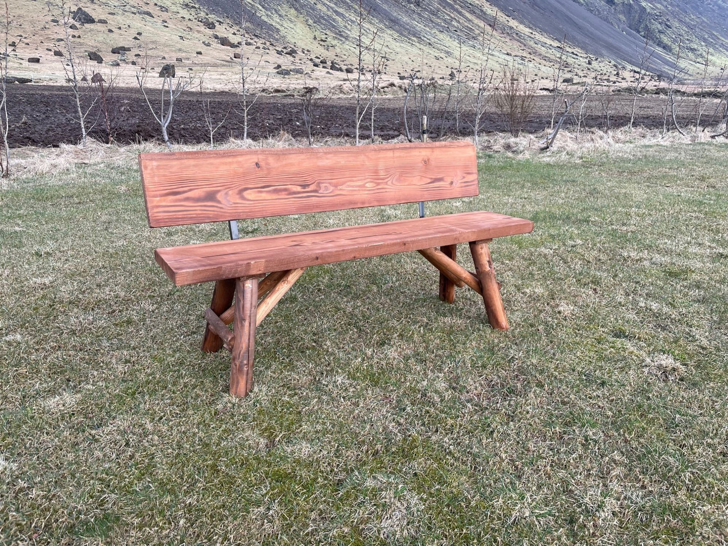 Glúmur garðbekkur með Rúnuðum fótum – Klassísk hönnun, 160 cm