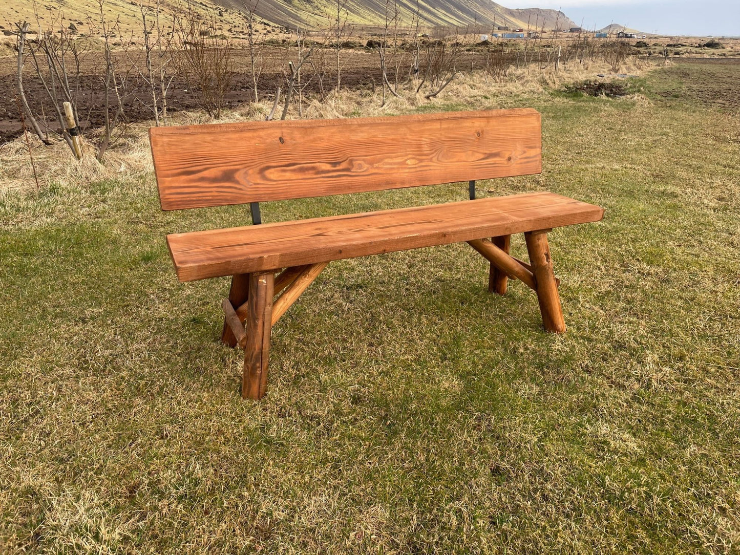 Glúmur garðbekkur með Rúnuðum fótum – Klassísk hönnun, 160 cm