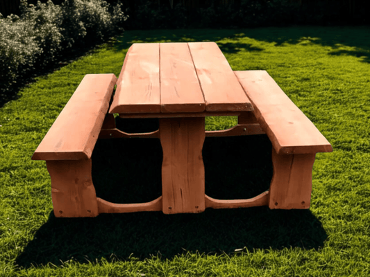 Útborð með áföstum bekkjum og mjög auðveldu aðgengi