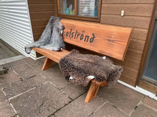 Setuskinn á garðbekki minni