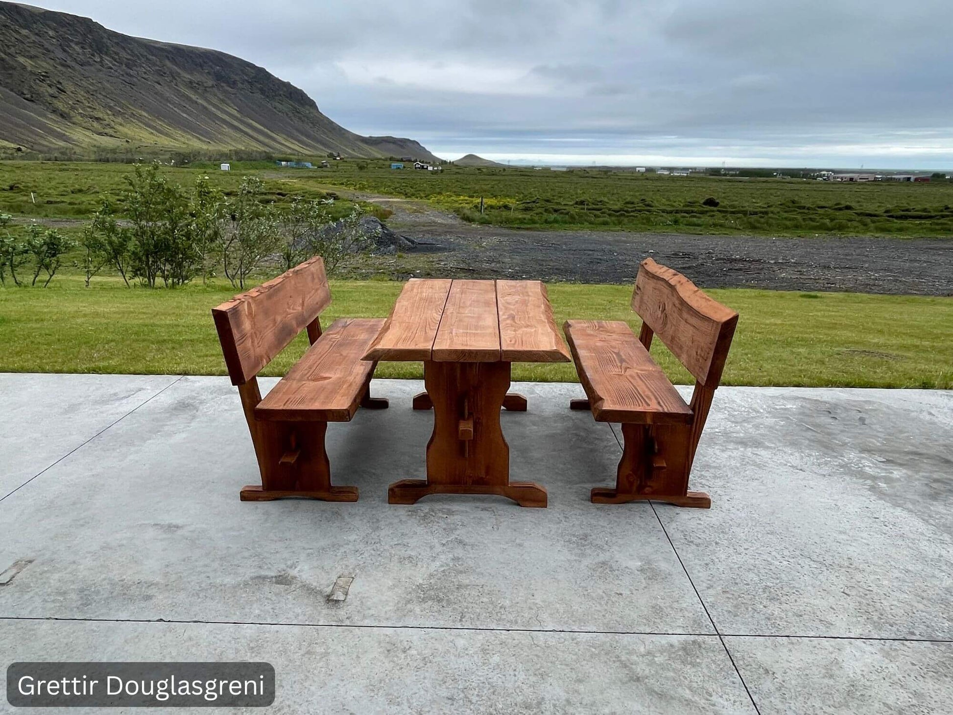 Grettir garðsett úr Douglas harðviði – handsmíðað og sterkt fyrir garð og sumarhús